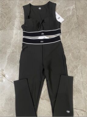 ALO Yoga Black High-Waist Leggings and Supportive Crop Top Set